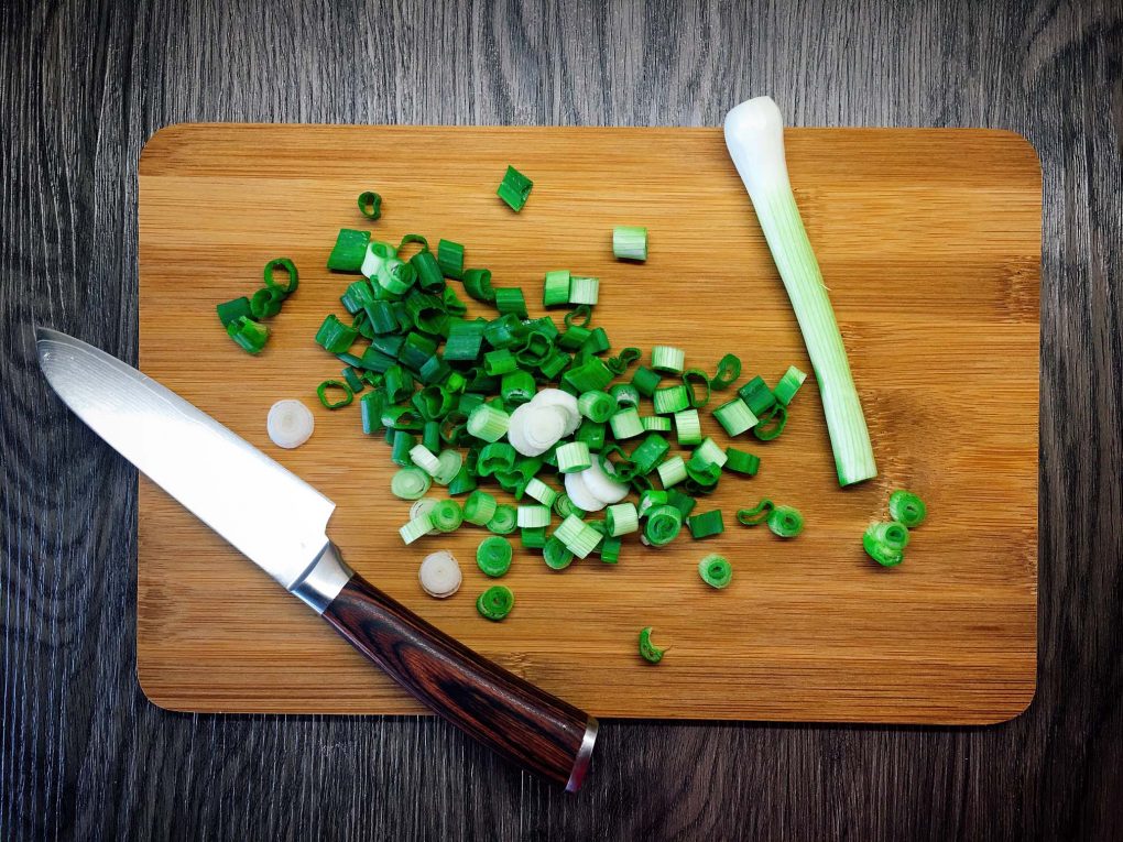 Lauchzwiebel schneiden