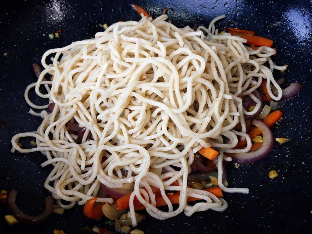 Mie Nudeln im Wok