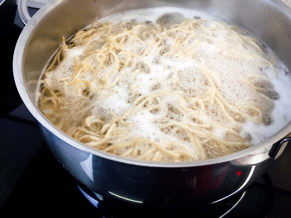 Mie Nudeln kochen