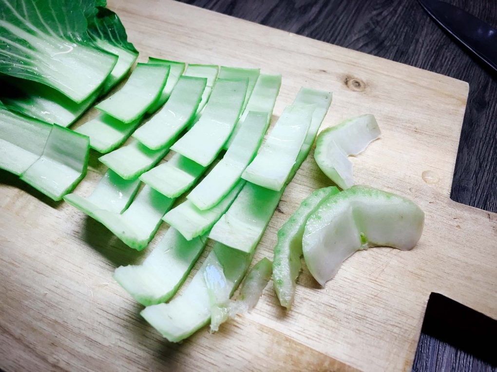 Pak Choi schneiden