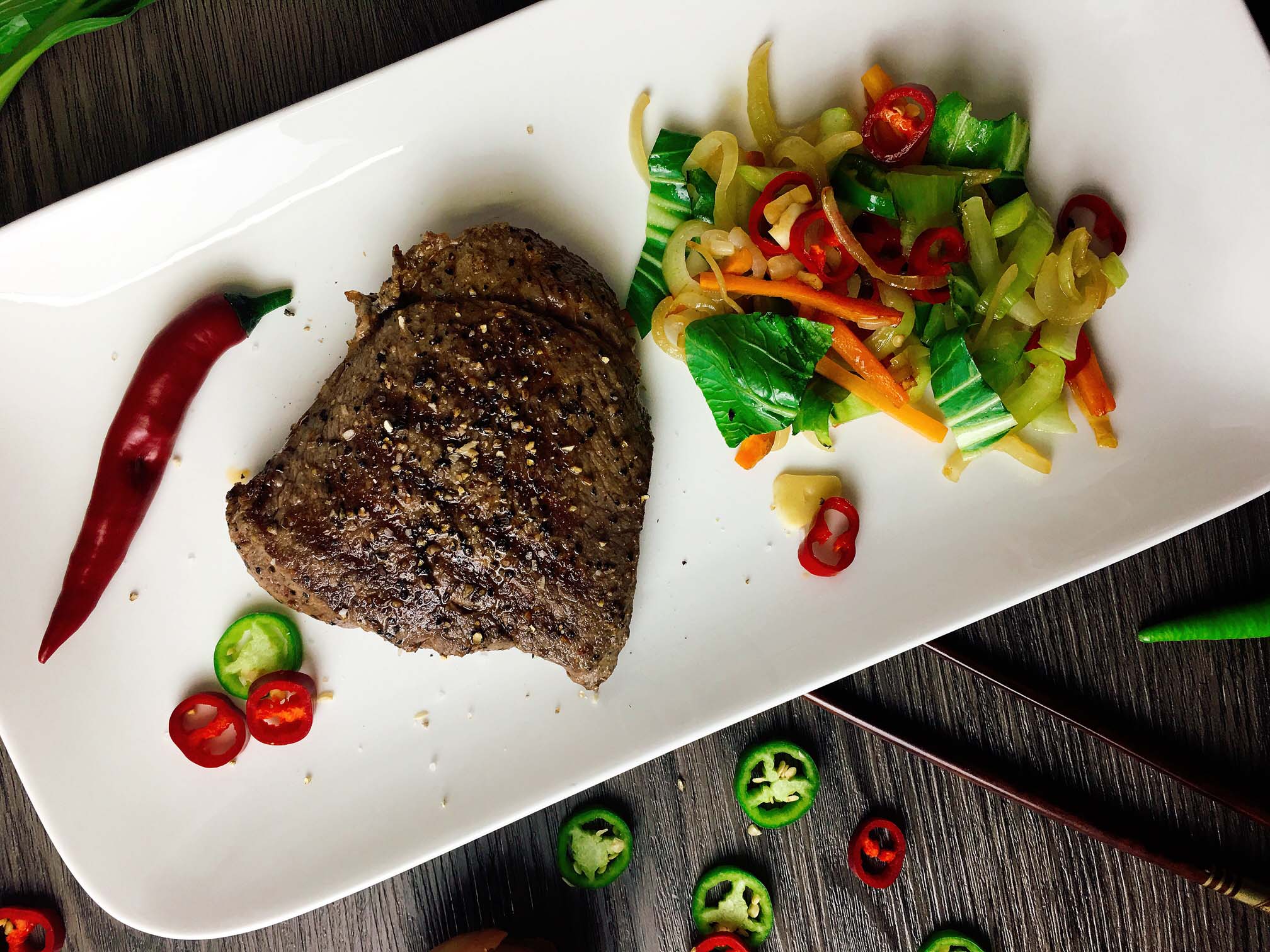 Rindersteak mit Pak Choi Chili Gemüse | Asiatisches Rindfleisch