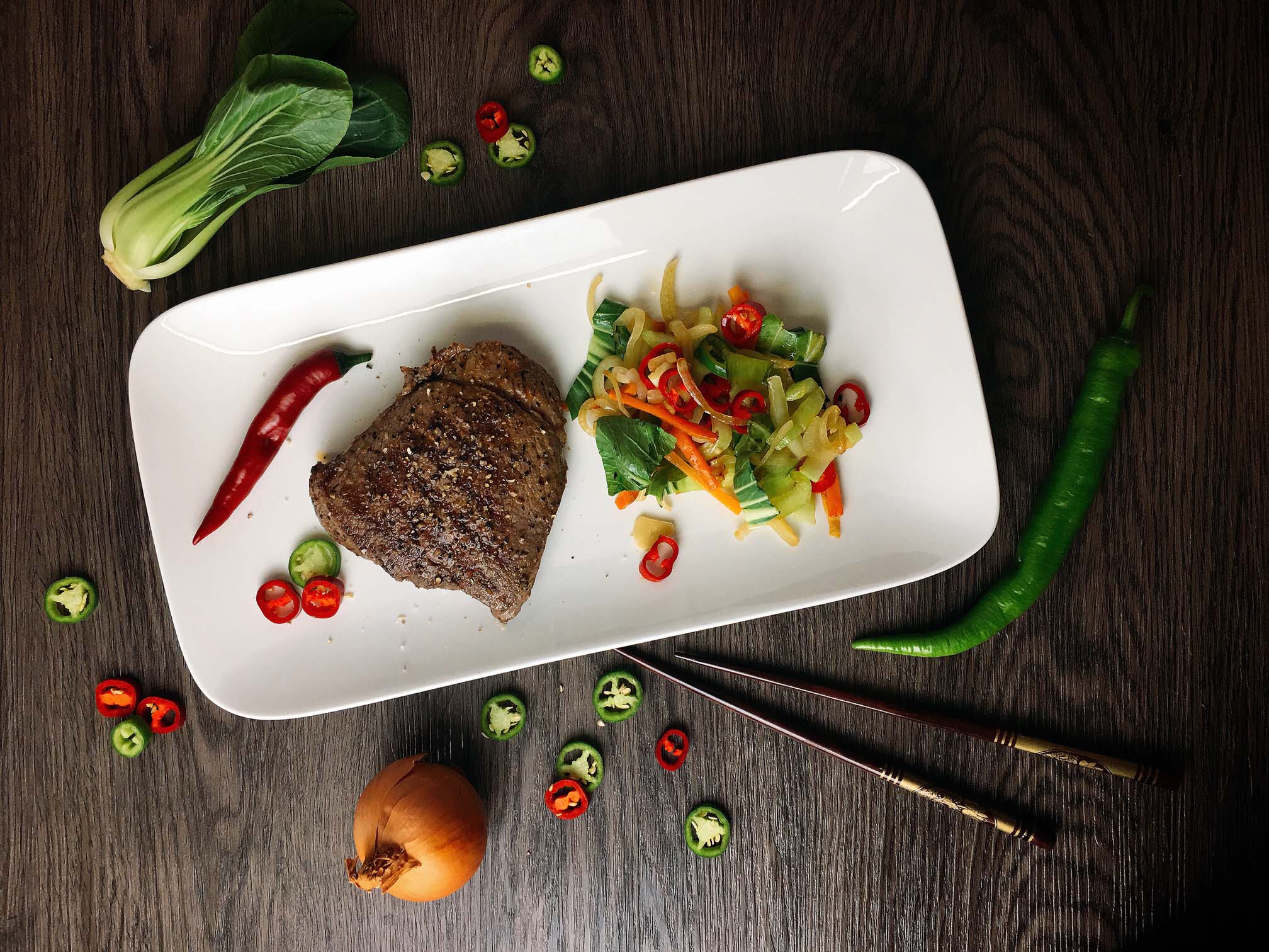Rindersteak mit Pak Choi Chili Gemüse | Asiatisches Rindfleisch