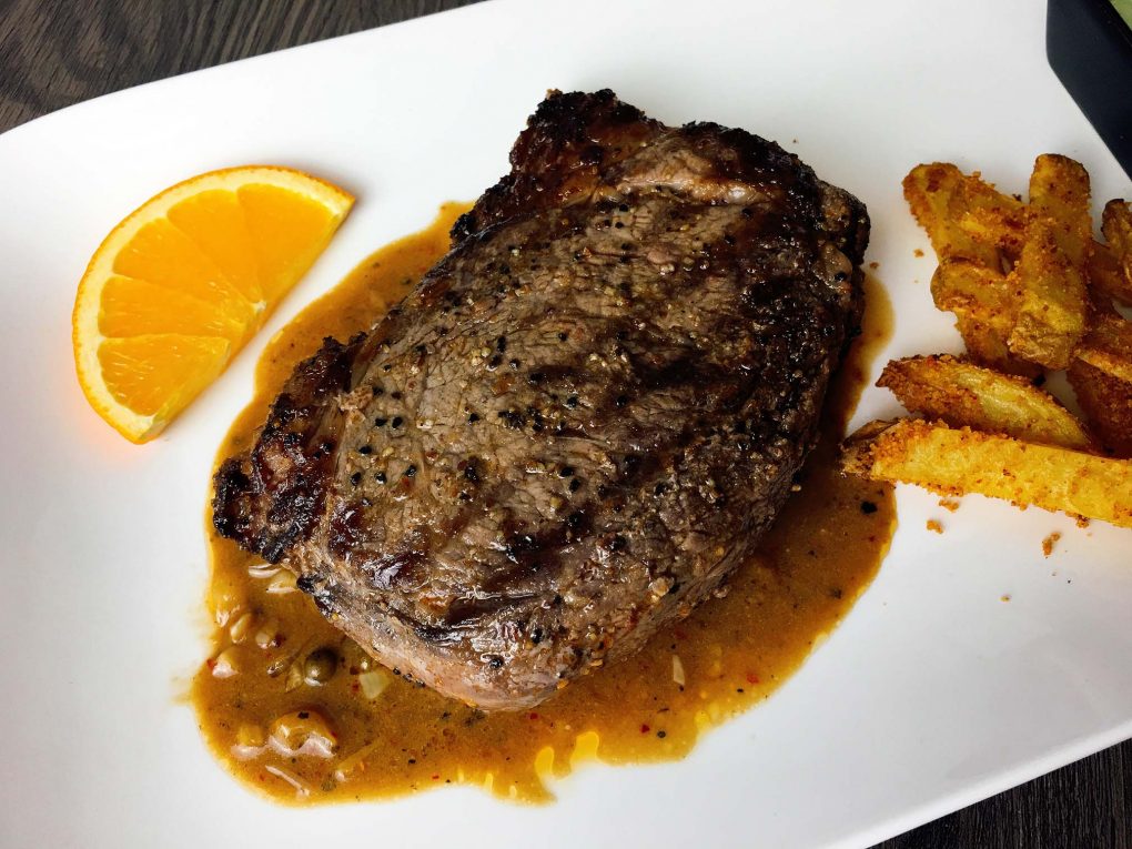 Rindersteak mit Orangen-Pfeffer-Sauce, Amazing Fries &amp; Avocado Dip