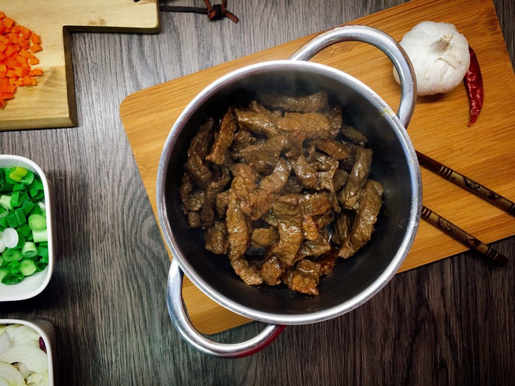 Rindfleisch Wok marinieren