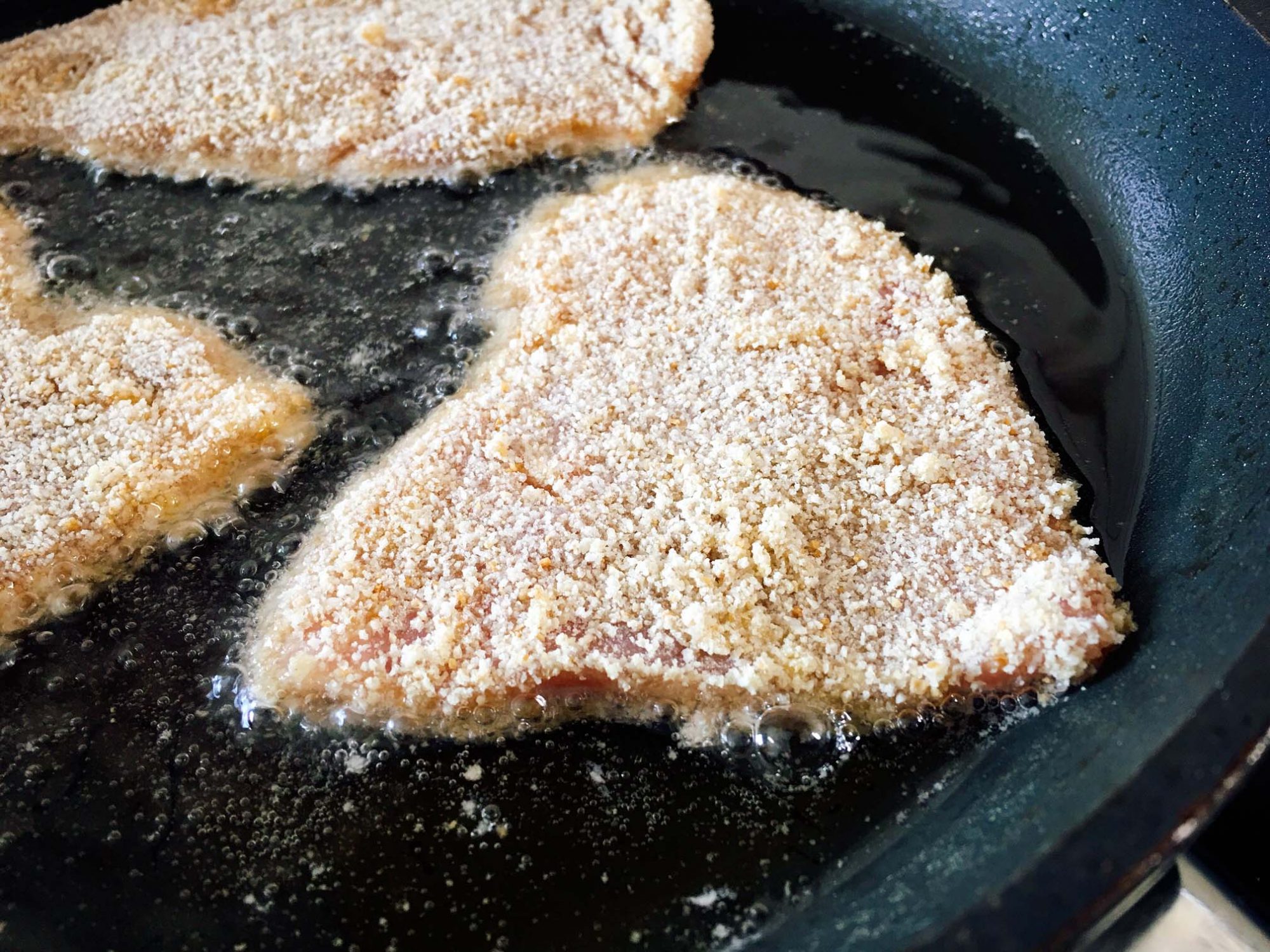 Schnitzel Wiener Art Rezept | Paniertes Schweineschnitzel