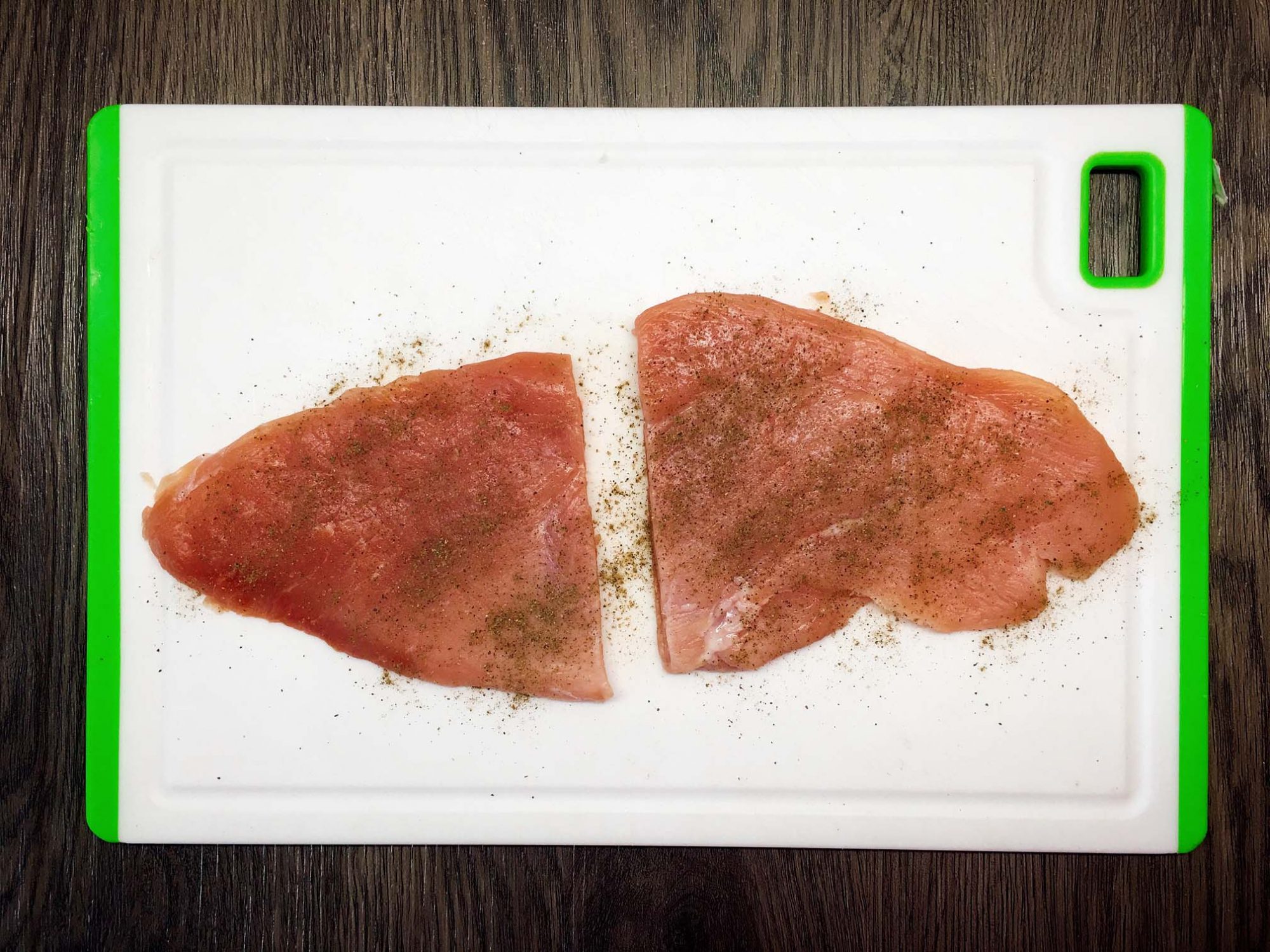 Schnitzel Wiener Art Rezept | Paniertes Schweineschnitzel