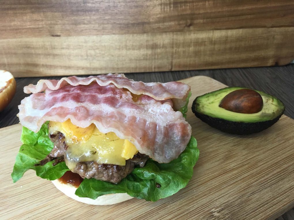 Avocado Burger mit Speck und Cheddar | Rezept | Chilirezept.de