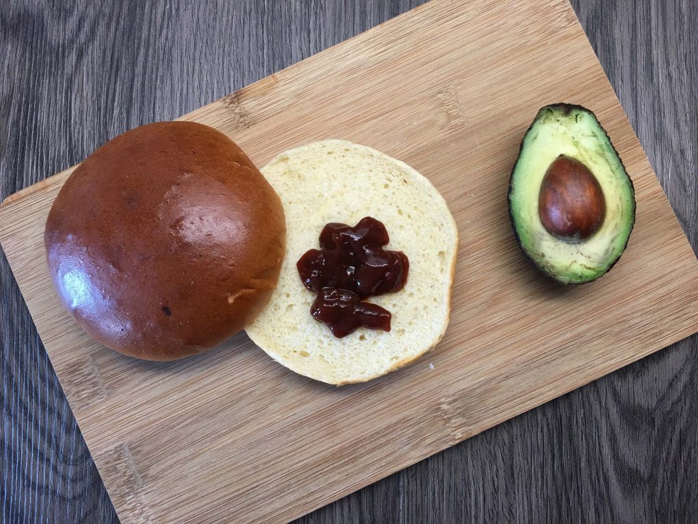 Burger mit Avocado