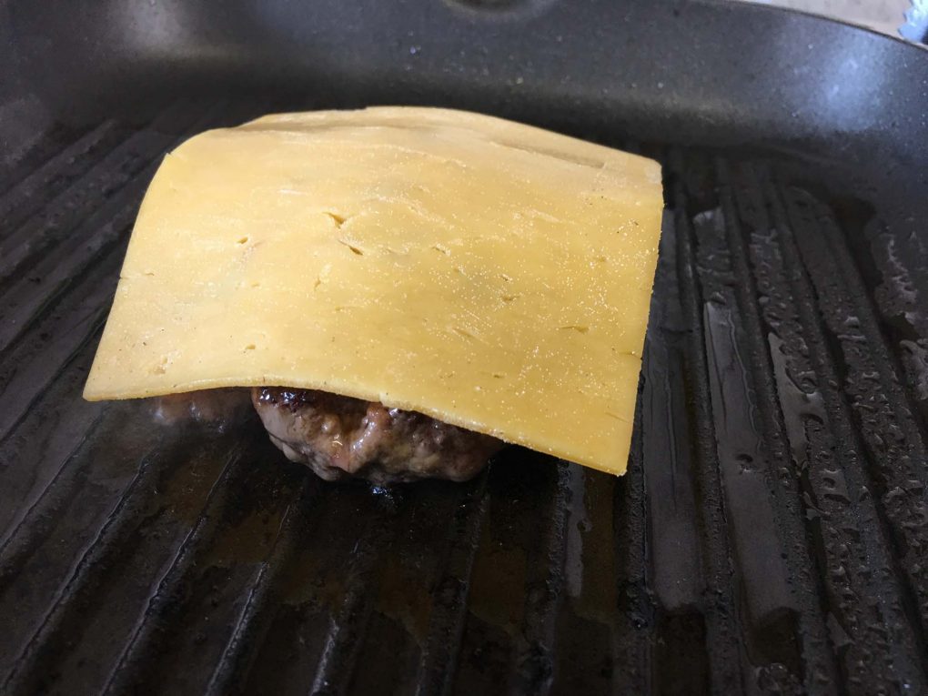 Burger mit Käse überbacken