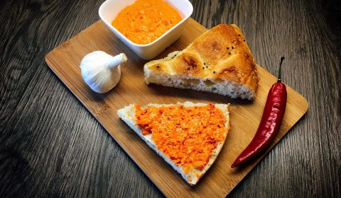 Türkischer Feta Aufstrich mit Chili