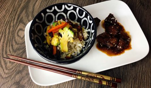 Teriyaki Jackfrucht mit Reis und Gemüse
