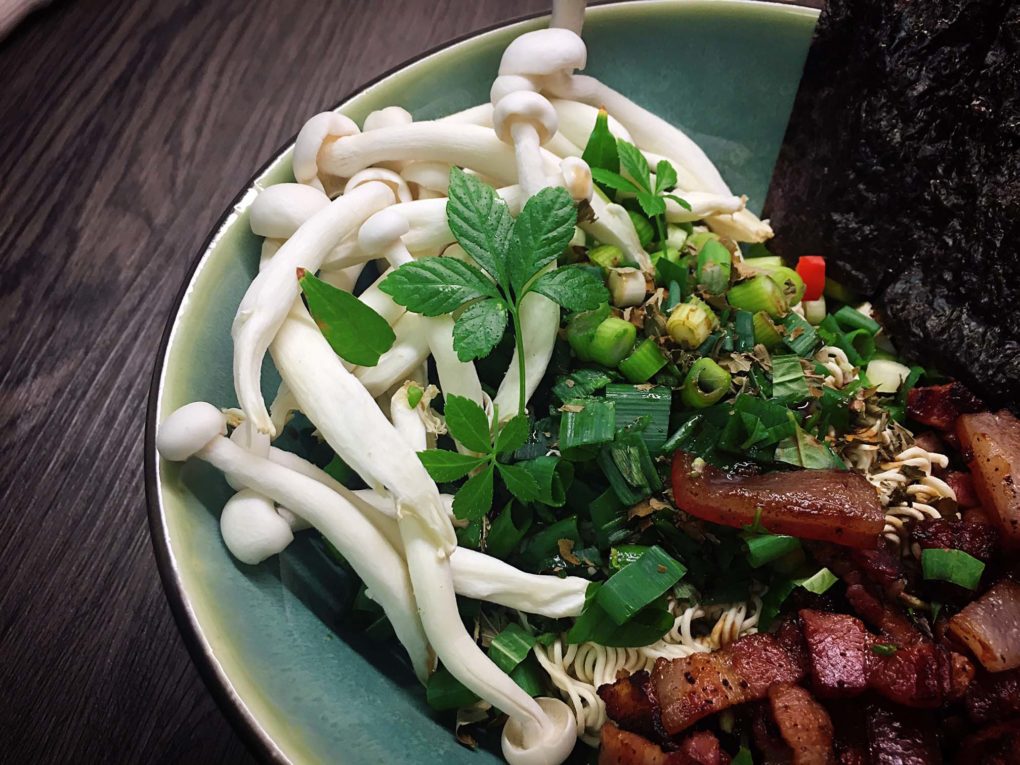 Chashu Ramen mit Shimeji Pilzen