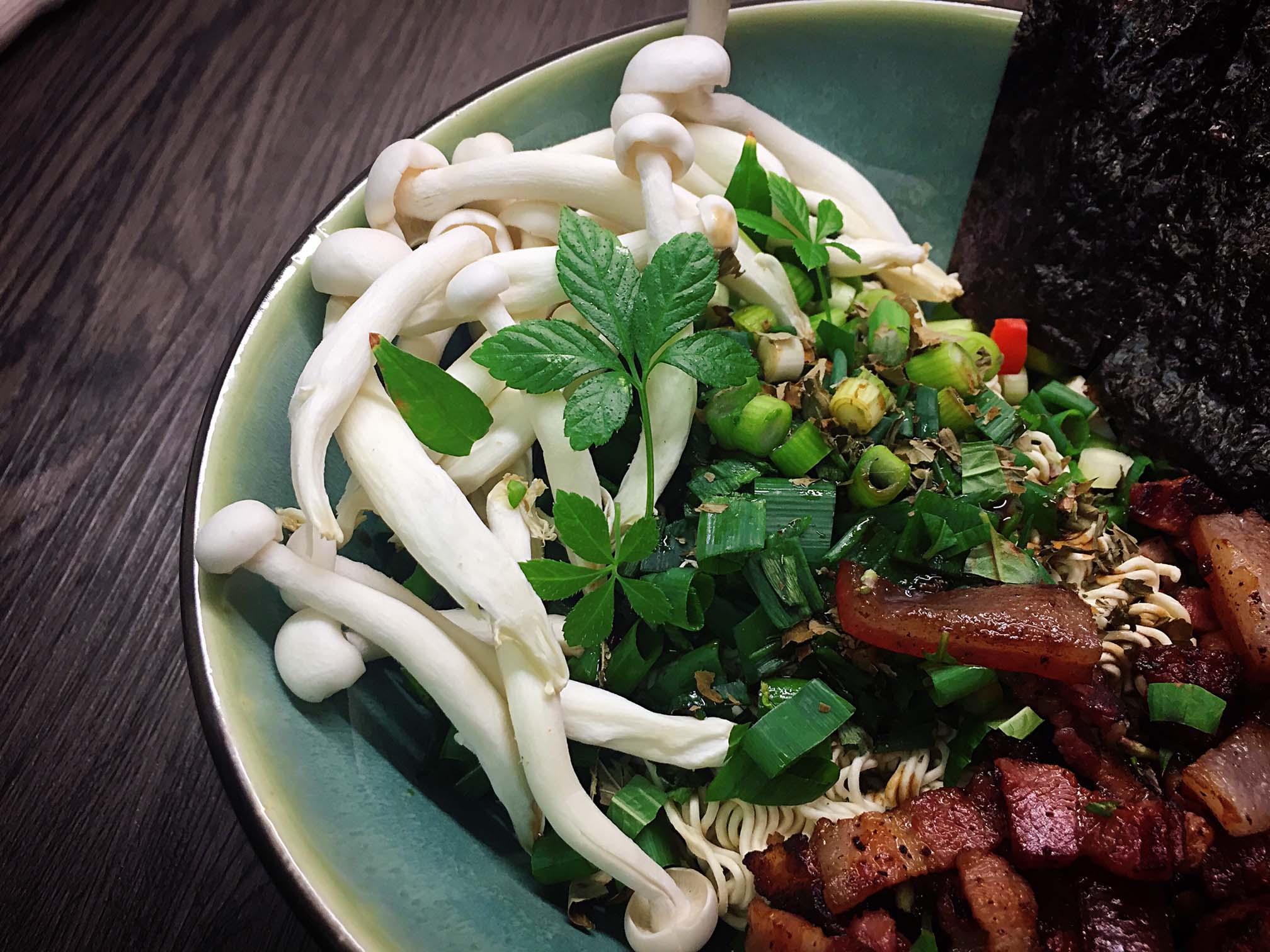 Ramen mit Chāshu Schweinebauch und Shimeji Pilzen 🍜