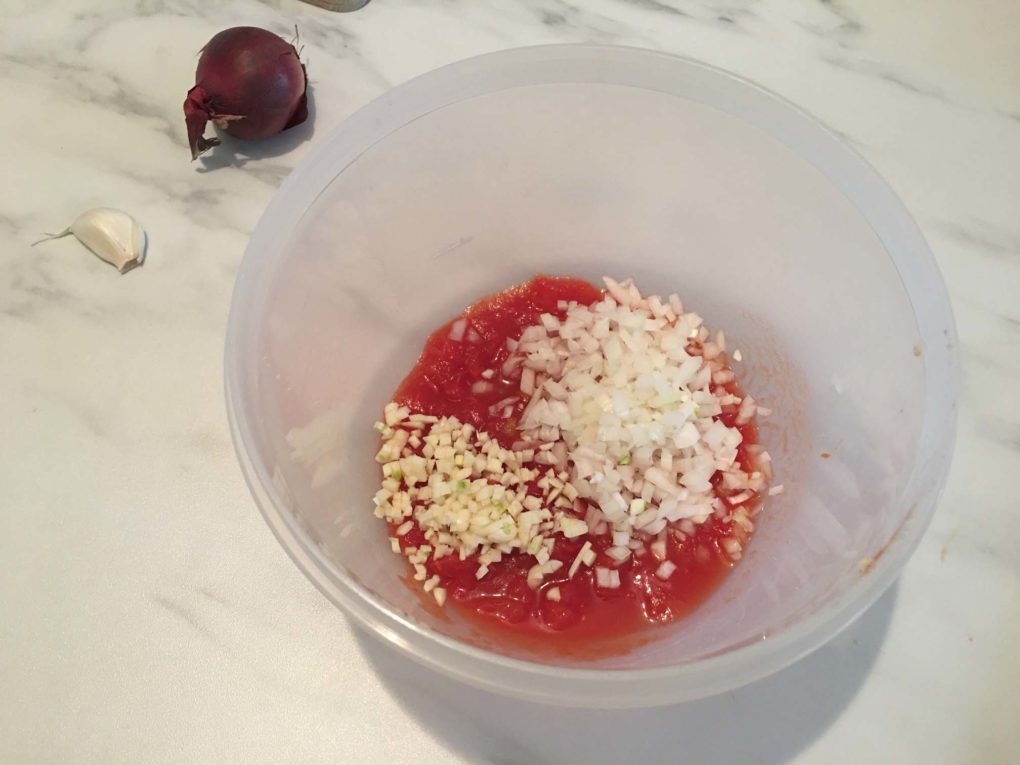 Lahmacun Tomatensauce